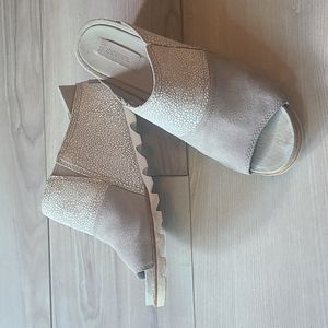Sorel Joanie Wedge Sandals Gray and White sz sz 9.5
